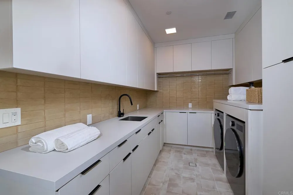 228 Helix Solana Beach, CA 92075