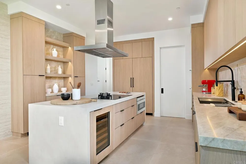 228 Helix Solana Beach, CA 92075