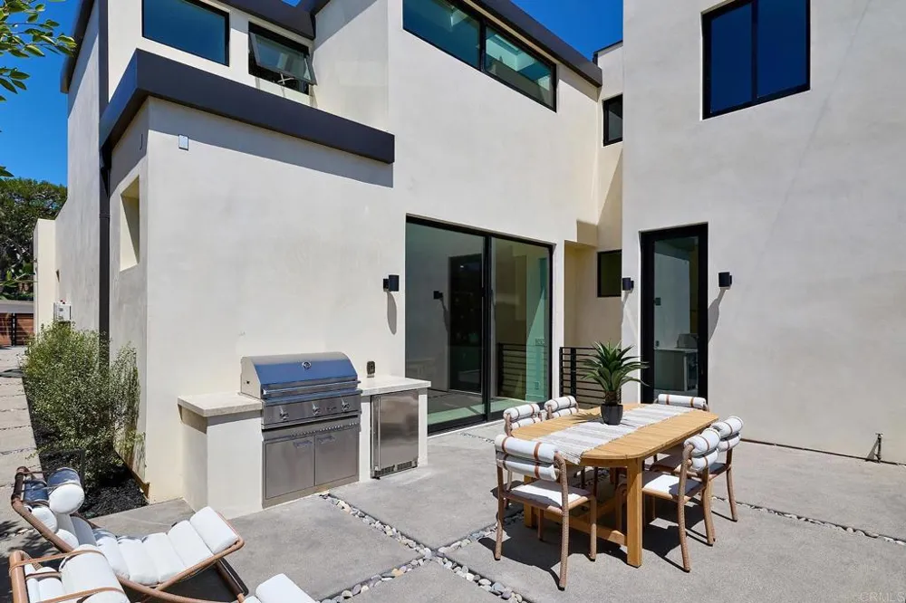228 Helix Solana Beach, CA 92075