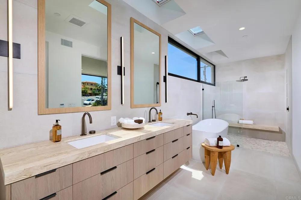 228 Helix Solana Beach, CA 92075