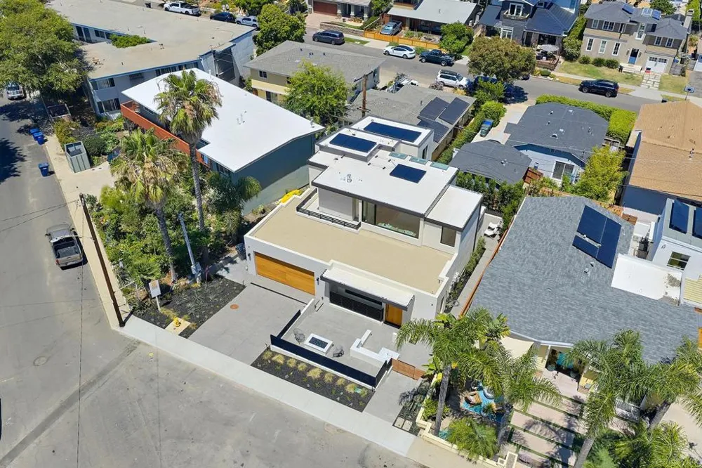 228 Helix Solana Beach, CA 92075