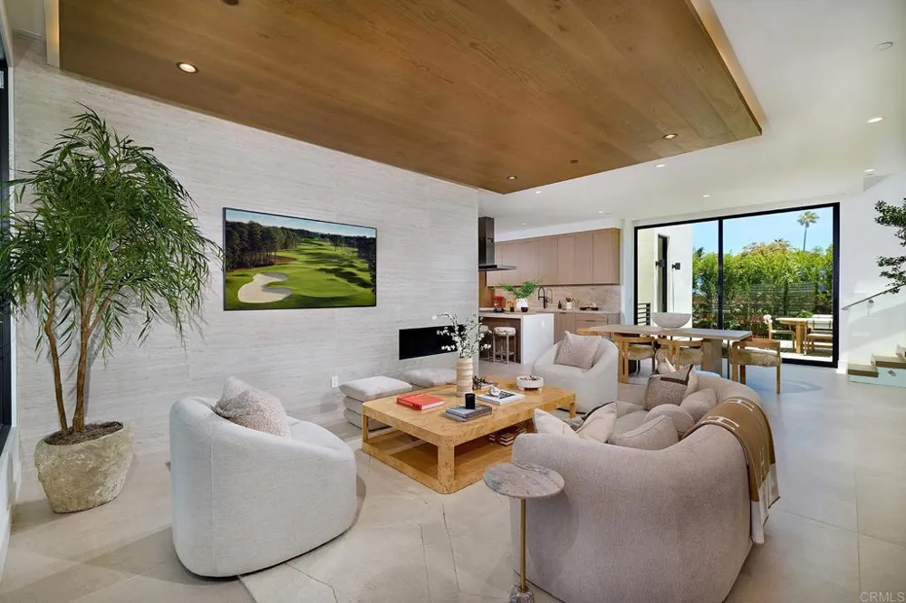 228 Helix Solana Beach, CA 92075