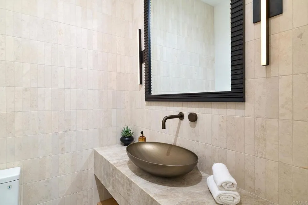 228 Helix Solana Beach, CA 92075