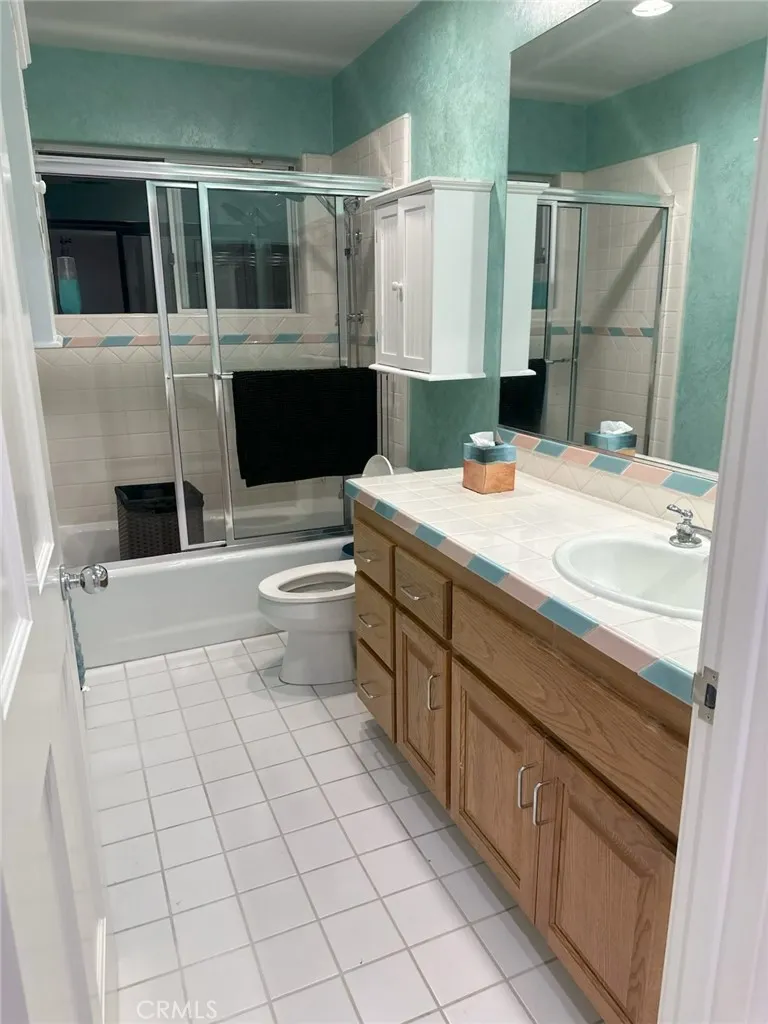 2228 Washington Santa Monica, CA 90403