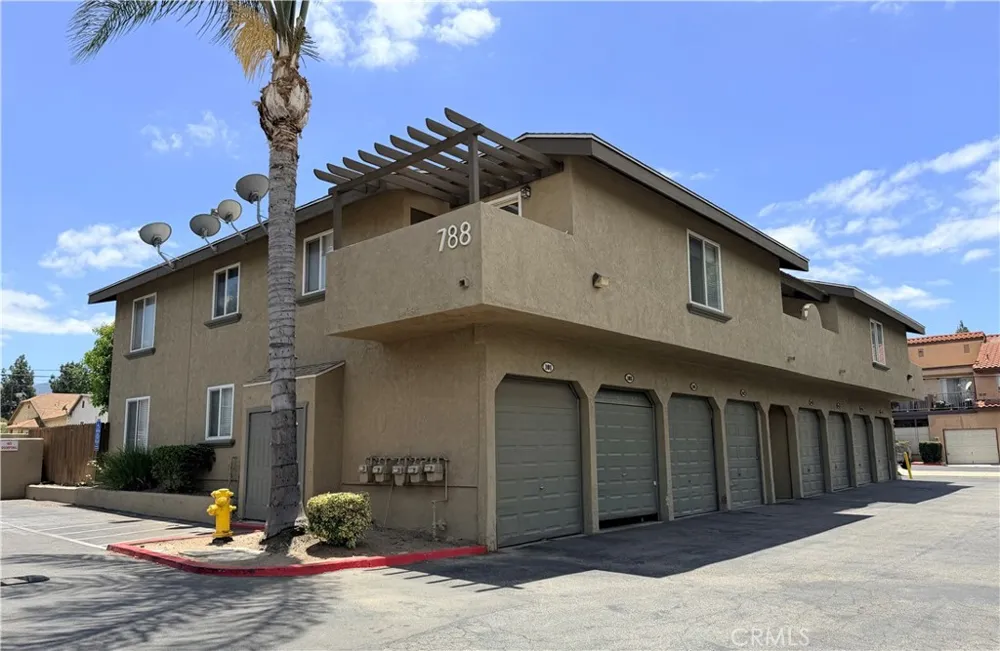 788 Gianni #202 Corona, CA 92879