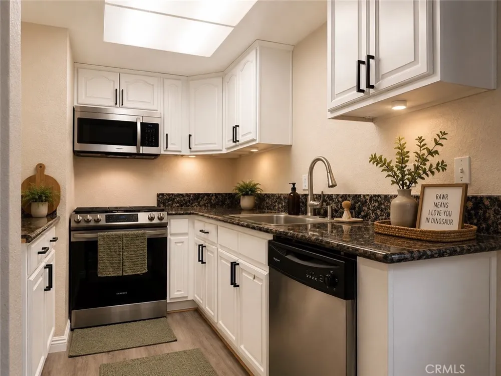 788 Gianni #202 Corona, CA 92879