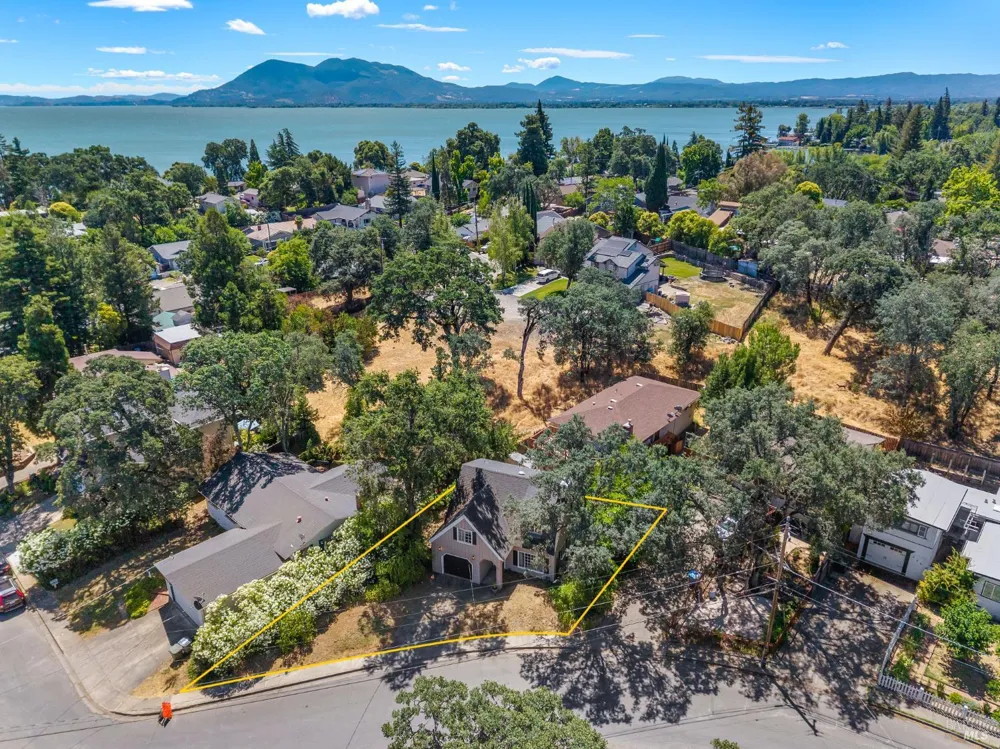 287 Forest Drive Lakeport, CA 95453