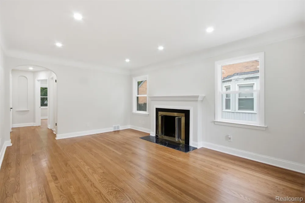 1388 Vernier Road Grosse Pointe Woods City, MI 48236