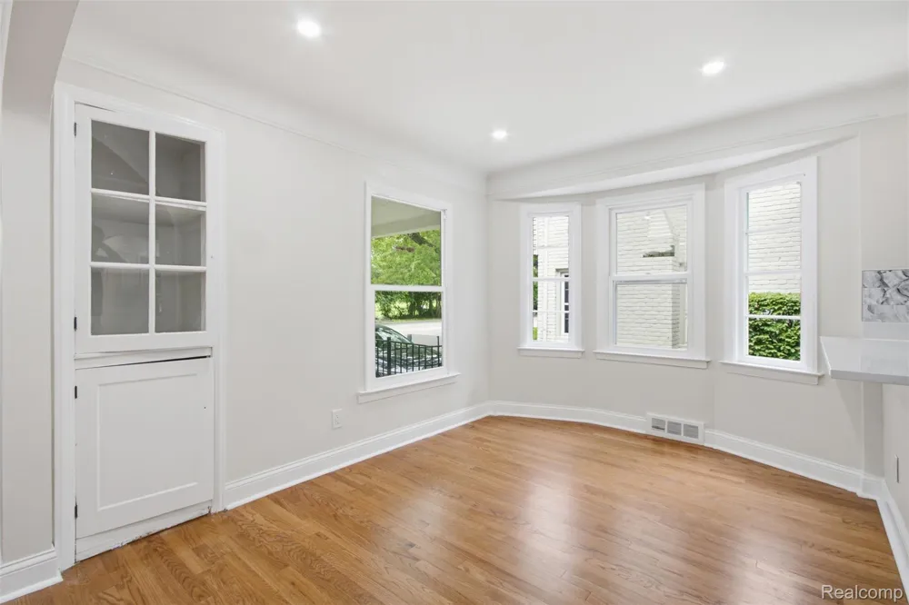 1388 Vernier Road Grosse Pointe Woods City, MI 48236