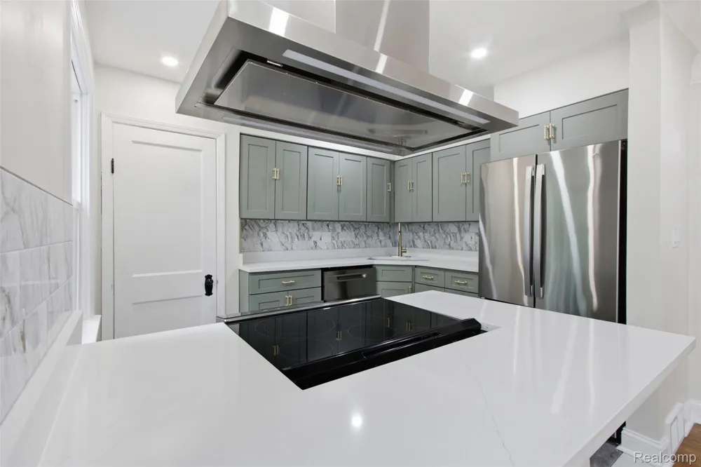 1388 Vernier Road Grosse Pointe Woods City, MI 48236