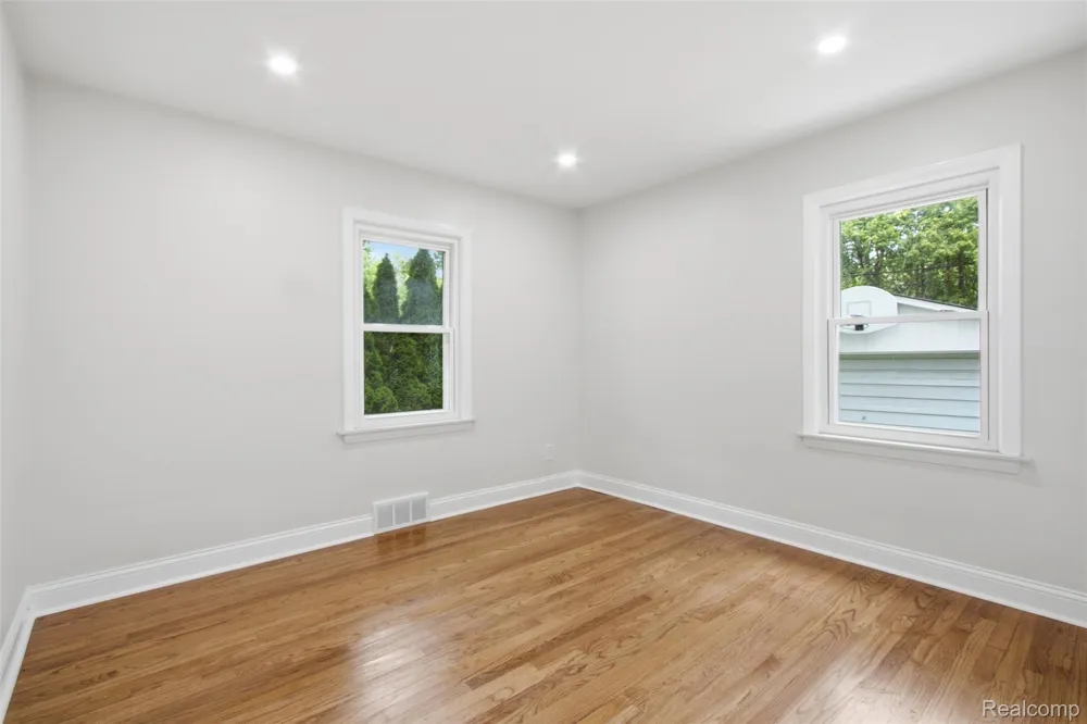 1388 Vernier Road Grosse Pointe Woods City, MI 48236