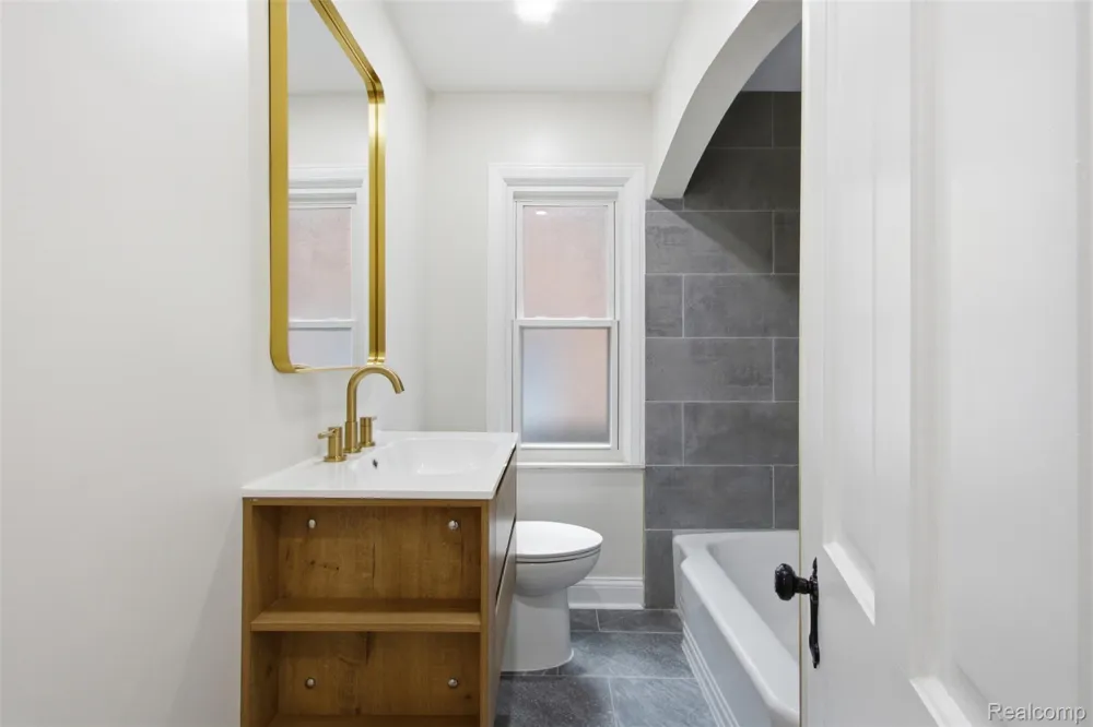 1388 Vernier Road Grosse Pointe Woods City, MI 48236