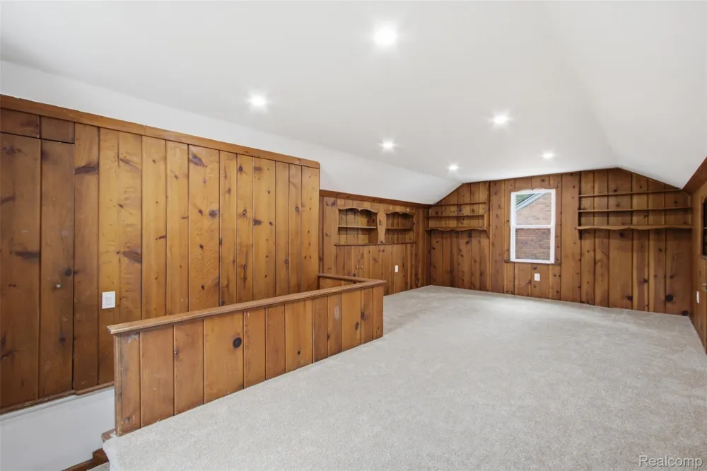 1388 Vernier Road Grosse Pointe Woods City, MI 48236
