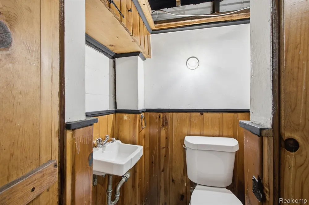 1388 Vernier Road Grosse Pointe Woods City, MI 48236