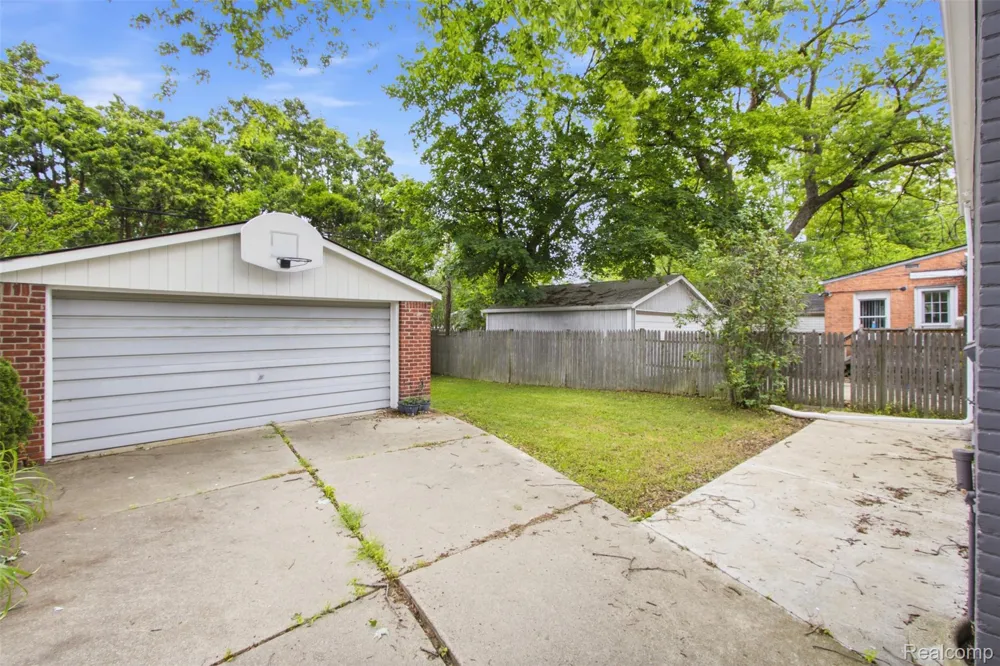 1388 Vernier Road Grosse Pointe Woods City, MI 48236