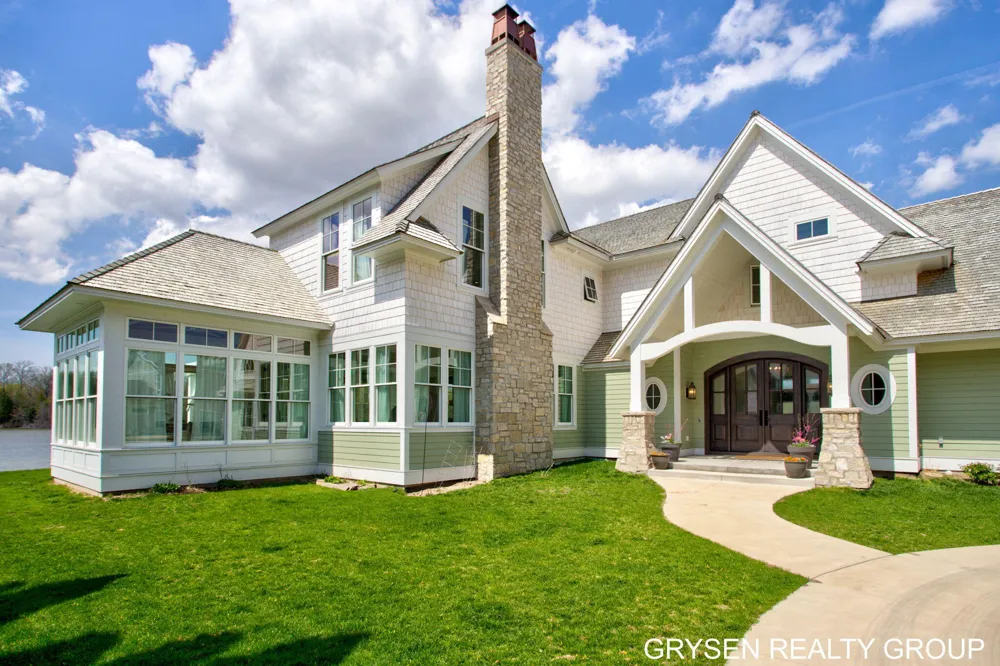 511 Lake Drive Caledonia, MI 49316