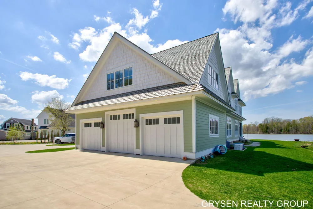 511 Lake Drive Caledonia, MI 49316