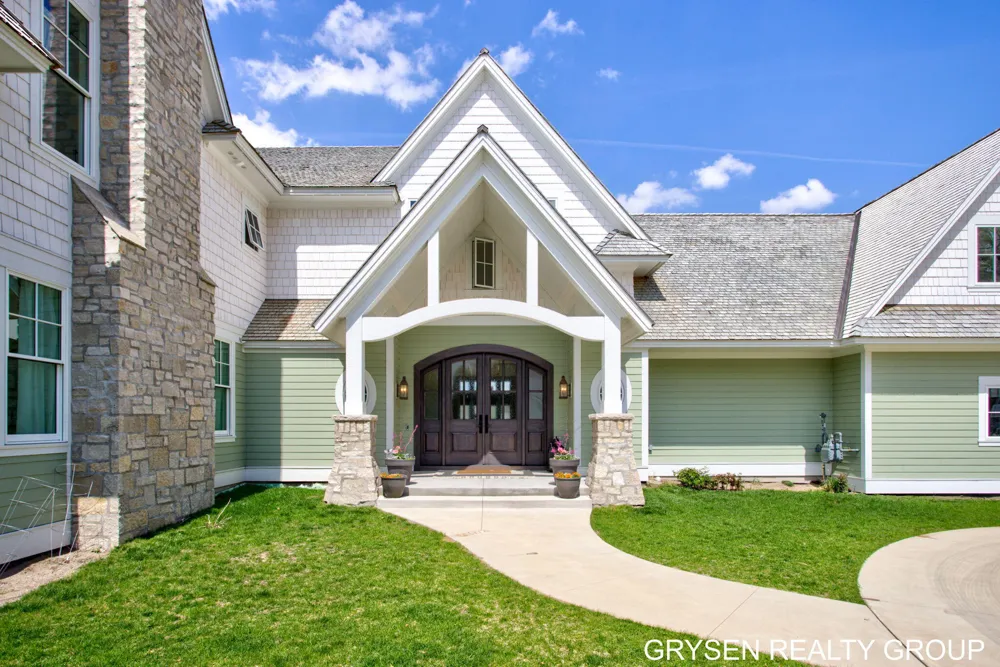 511 Lake Drive Caledonia, MI 49316