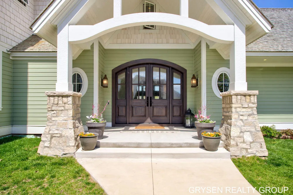 511 Lake Drive Caledonia, MI 49316