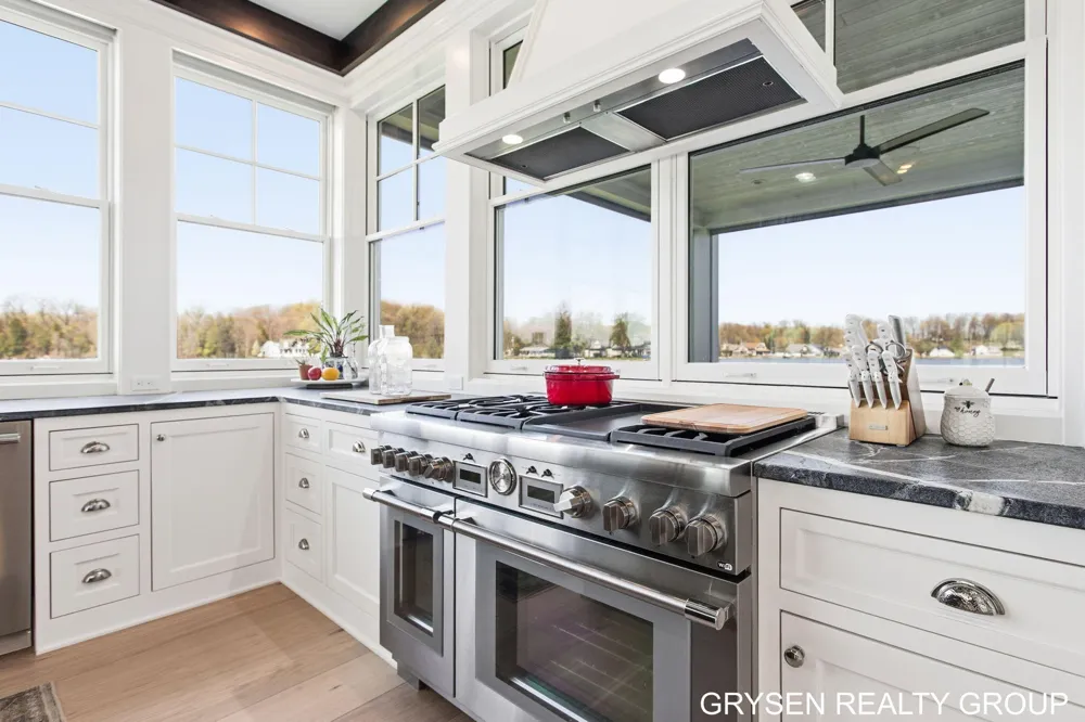 511 Lake Drive Caledonia, MI 49316