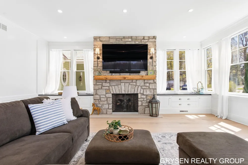 511 Lake Drive Caledonia, MI 49316