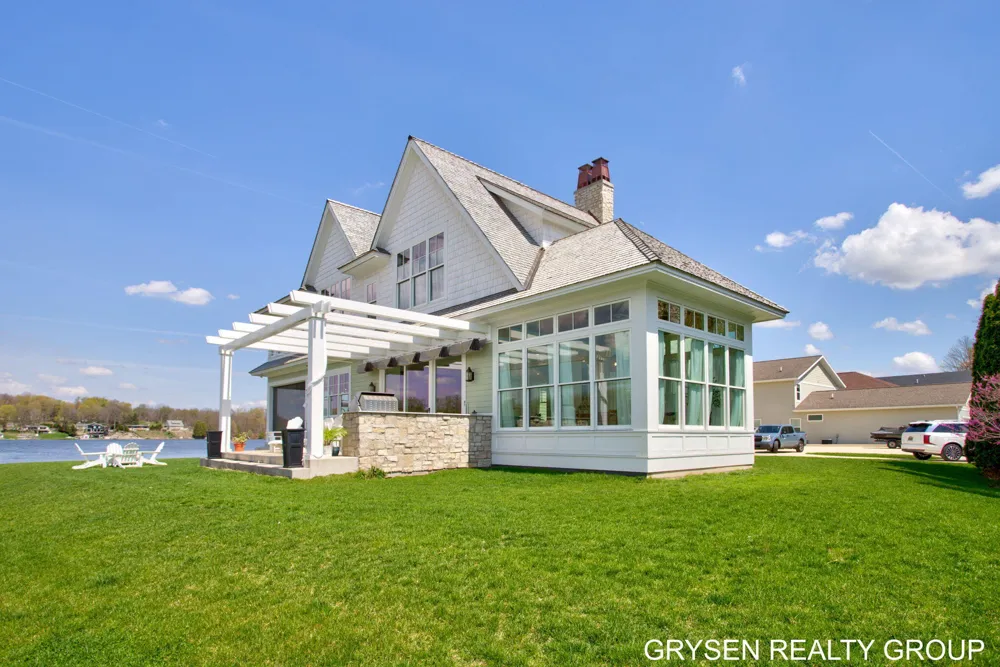 511 Lake Drive Caledonia, MI 49316