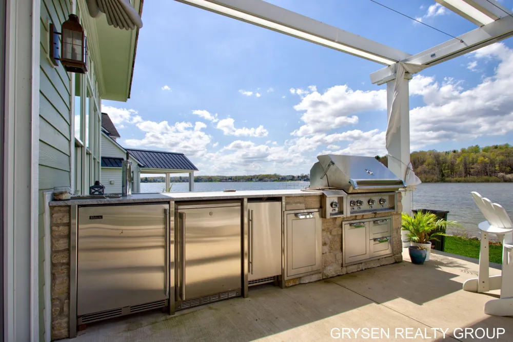 511 Lake Drive Caledonia, MI 49316