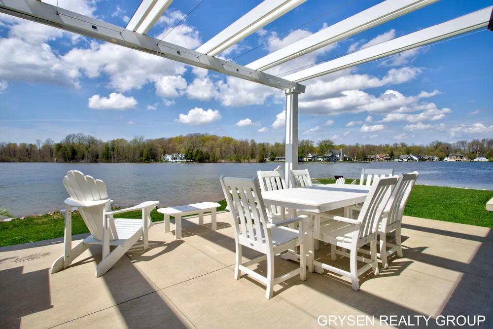 511 Lake Drive Caledonia, MI 49316