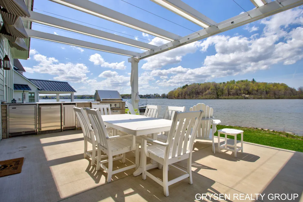 511 Lake Drive Caledonia, MI 49316