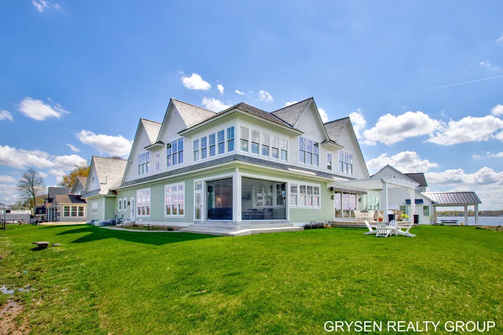 511 Lake Drive Caledonia, MI 49316