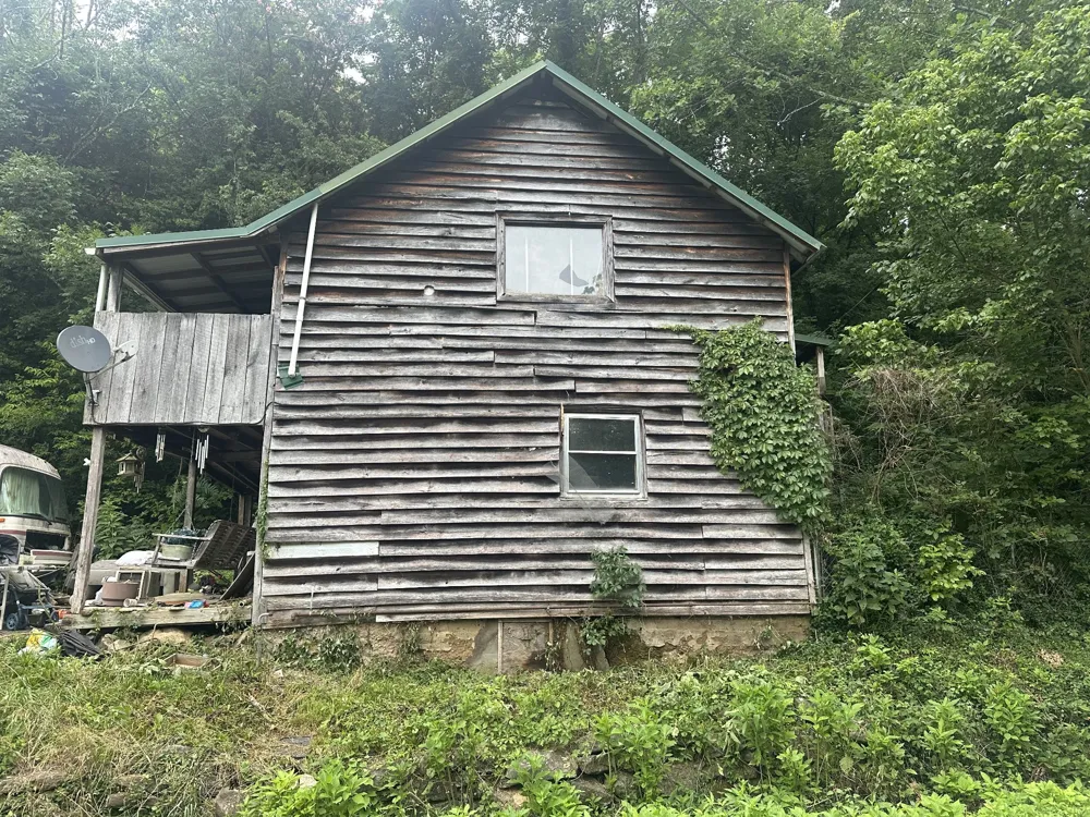 17 Hackett Valley Rd Hickman, TN 38567