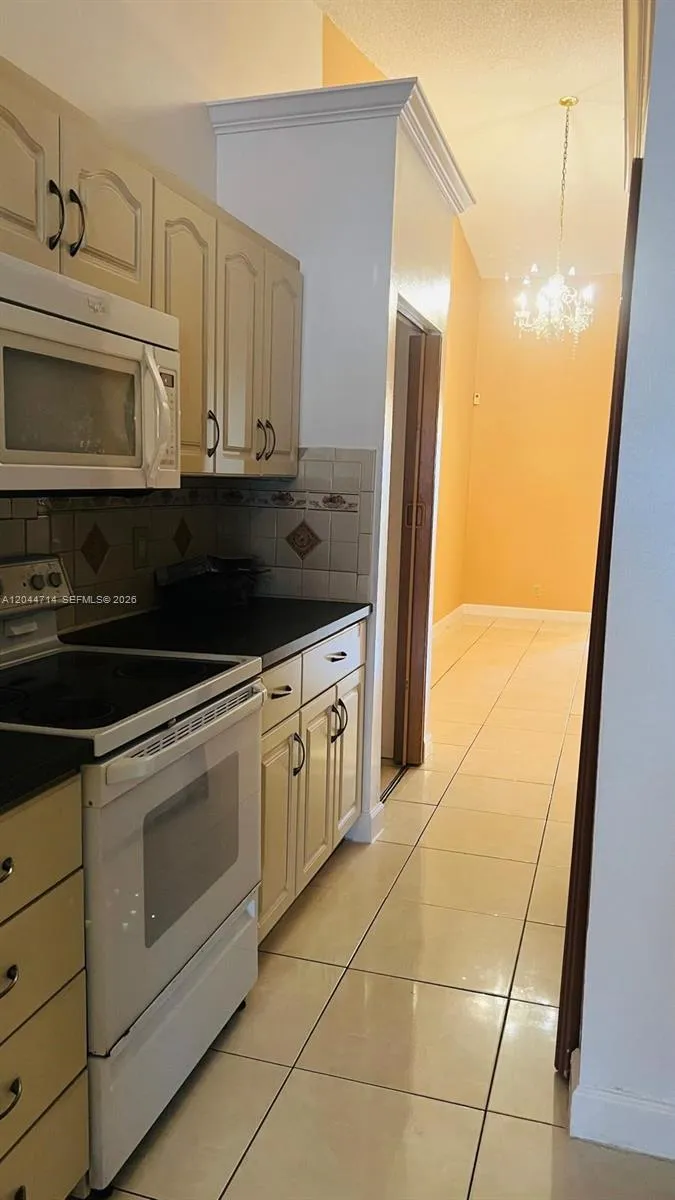7394 NW 34th St Lauderhill, FL 33319