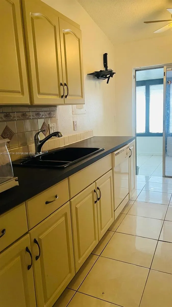 7394 NW 34th St Lauderhill, FL 33319