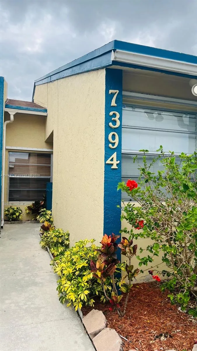 7394 NW 34th St Lauderhill, FL 33319