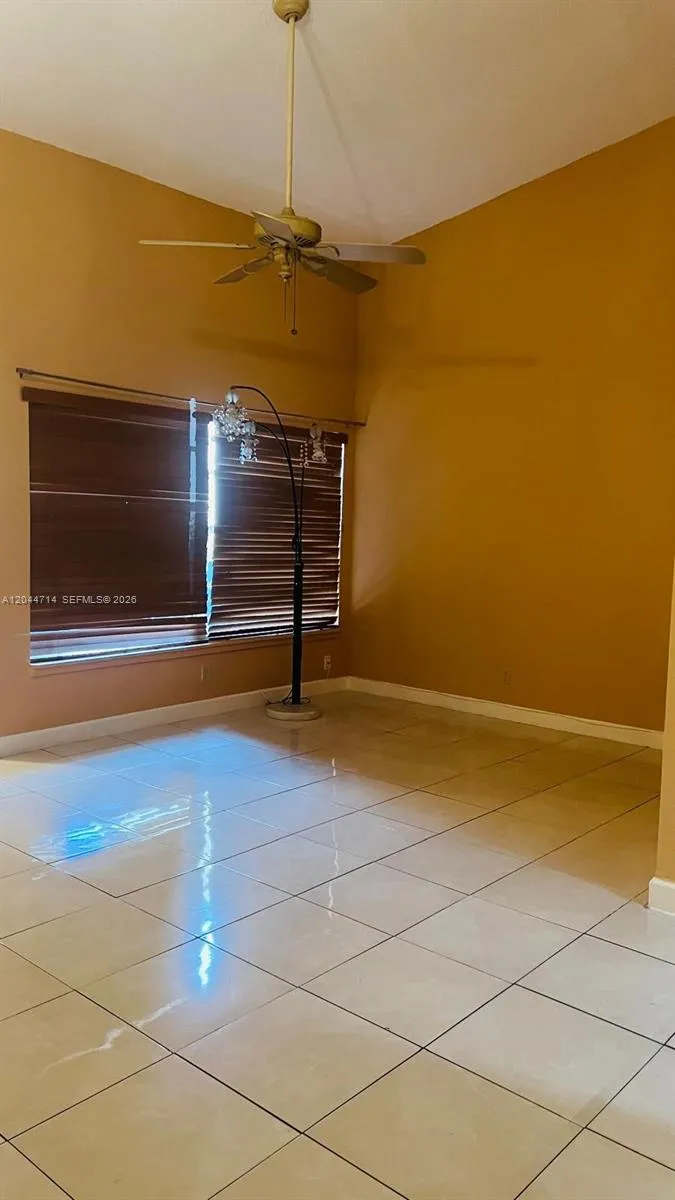 7394 NW 34th St Lauderhill, FL 33319