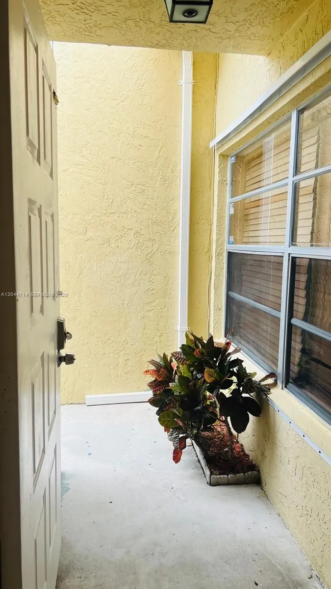 7394 NW 34th St Lauderhill, FL 33319