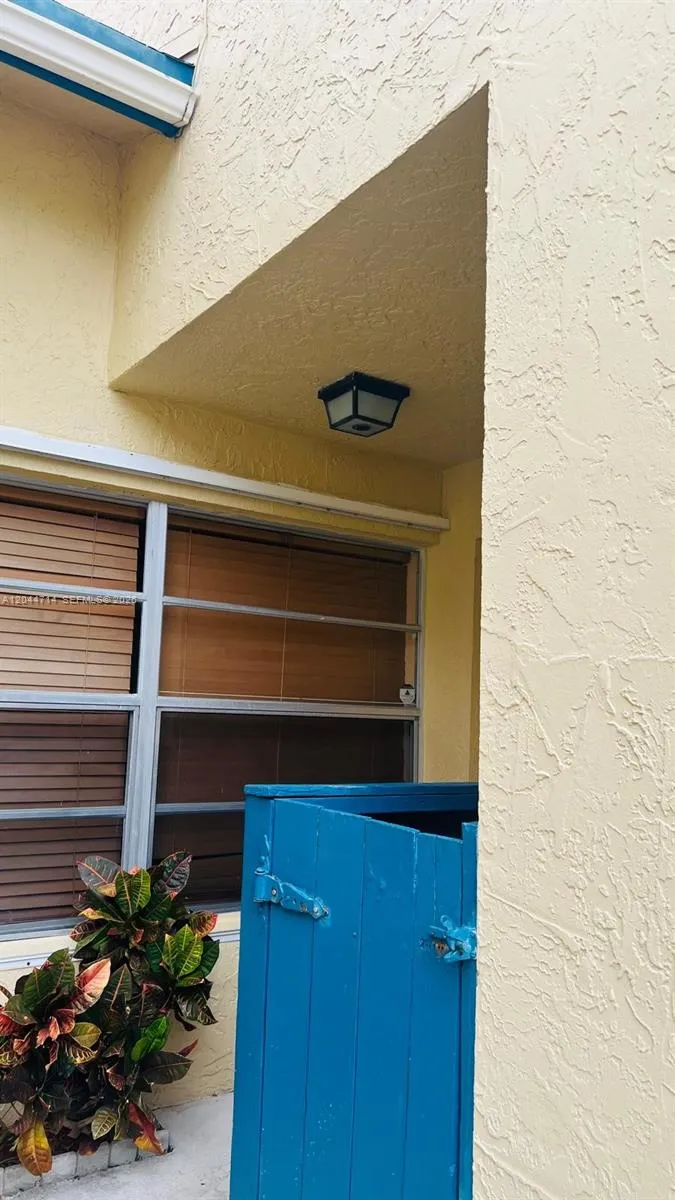 7394 NW 34th St Lauderhill, FL 33319