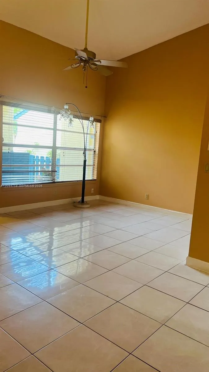 7394 NW 34th St Lauderhill, FL 33319