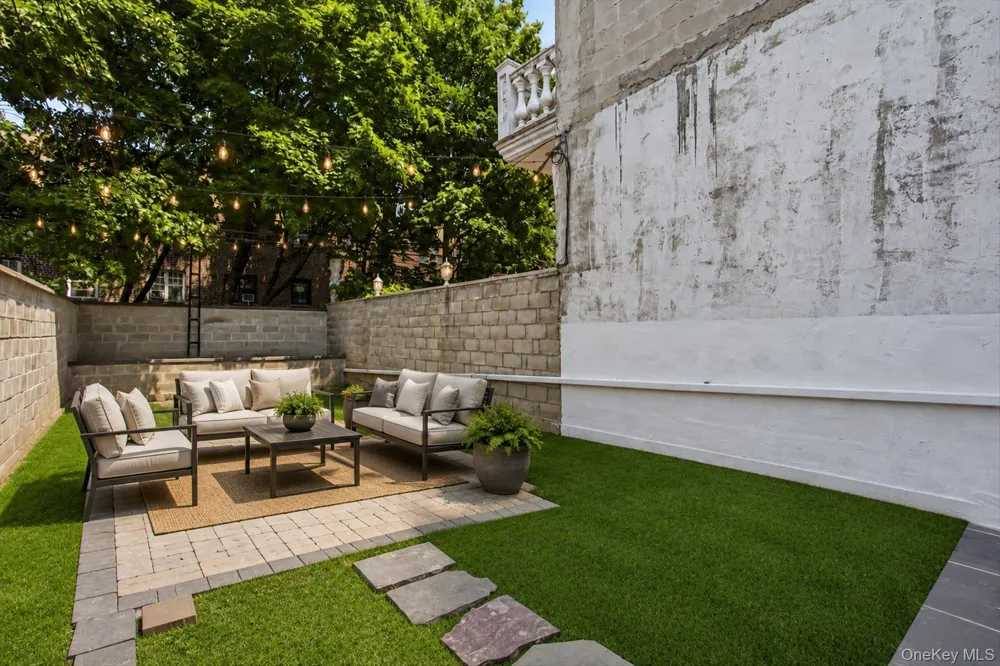 2046 26th Street Astoria, NY 11105