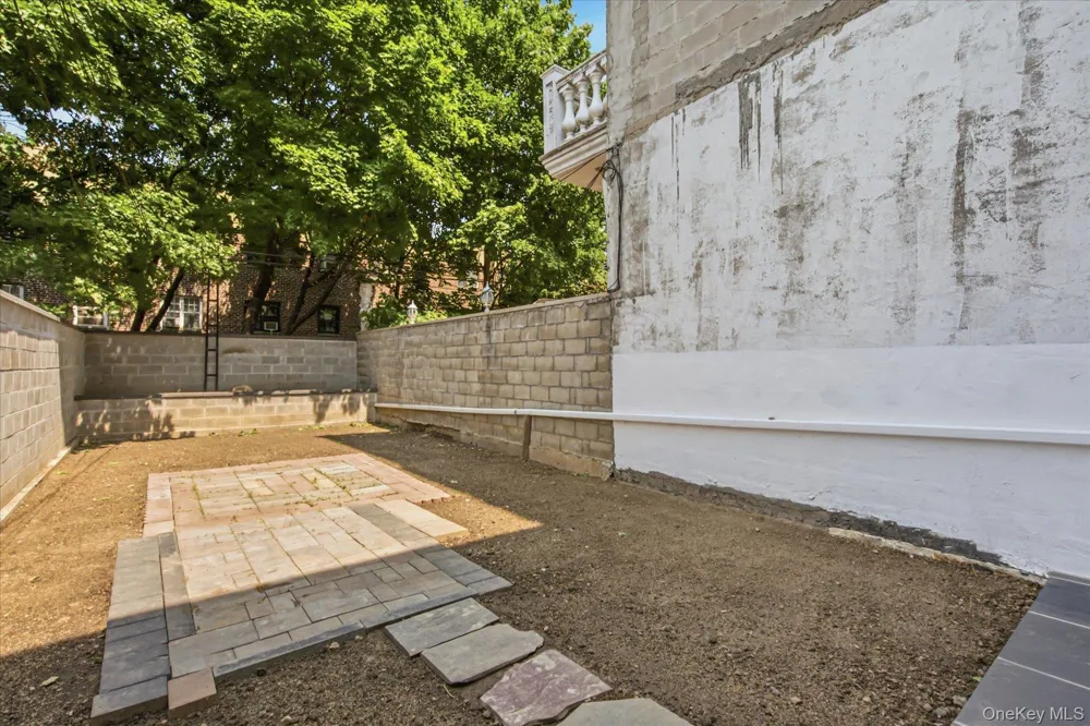 2046 26th Street Astoria, NY 11105
