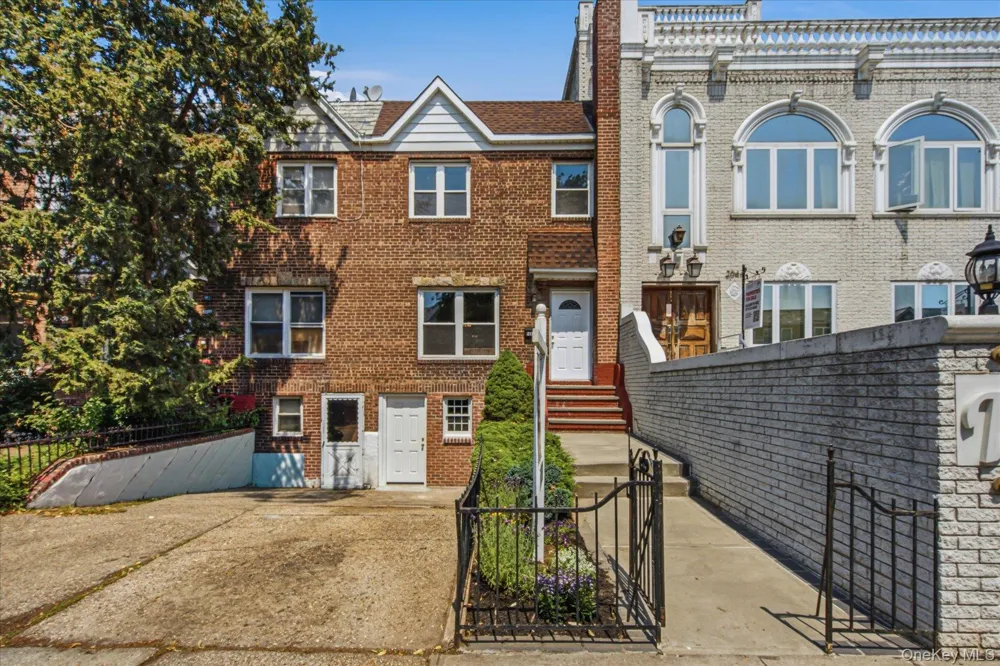 2046 26th Street Astoria, NY 11105