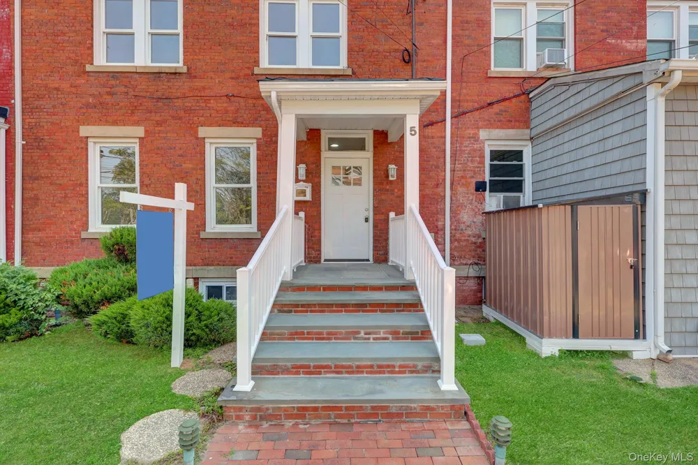 5 Columbia Street Farmingdale, NY 11735
