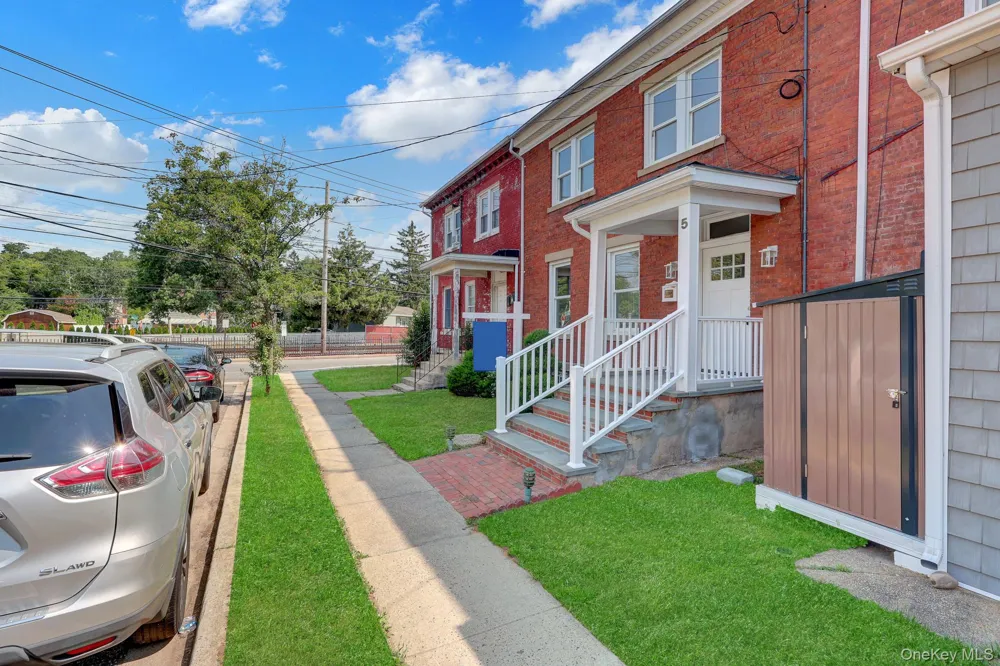 5 Columbia Street Farmingdale, NY 11735