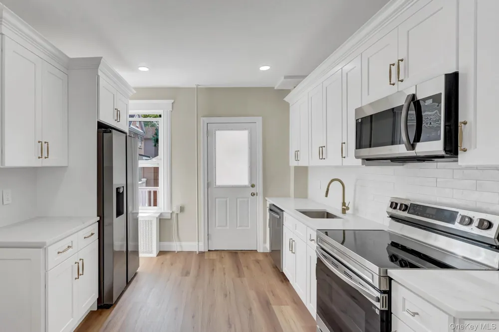 5 Columbia Street Farmingdale, NY 11735