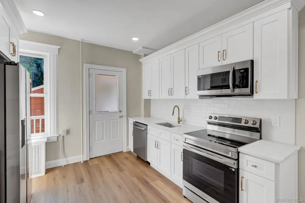 5 Columbia Street Farmingdale, NY 11735