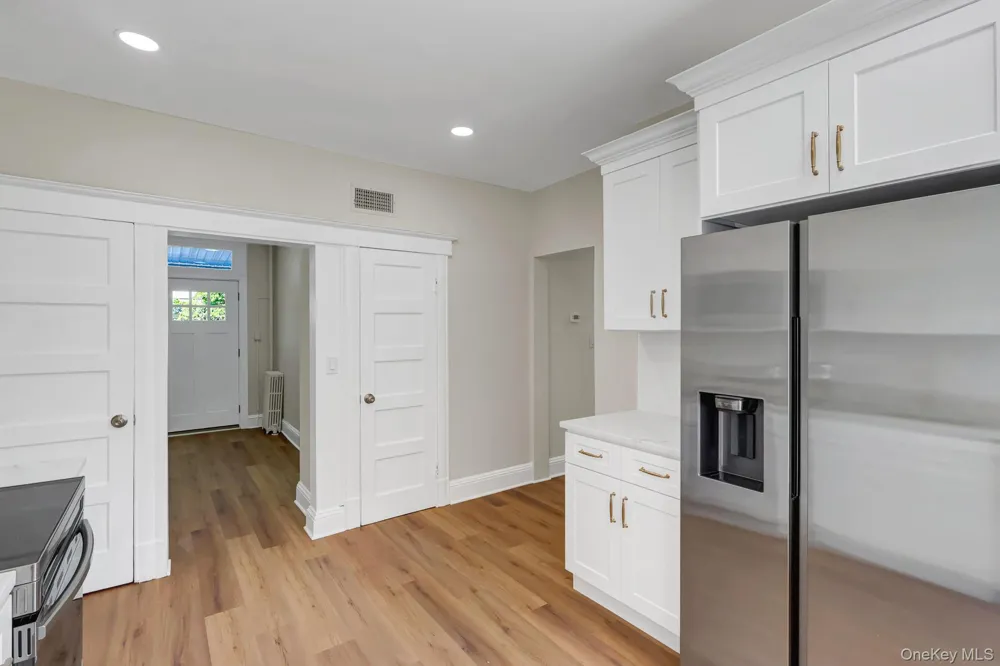 5 Columbia Street Farmingdale, NY 11735