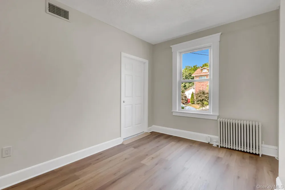 5 Columbia Street Farmingdale, NY 11735