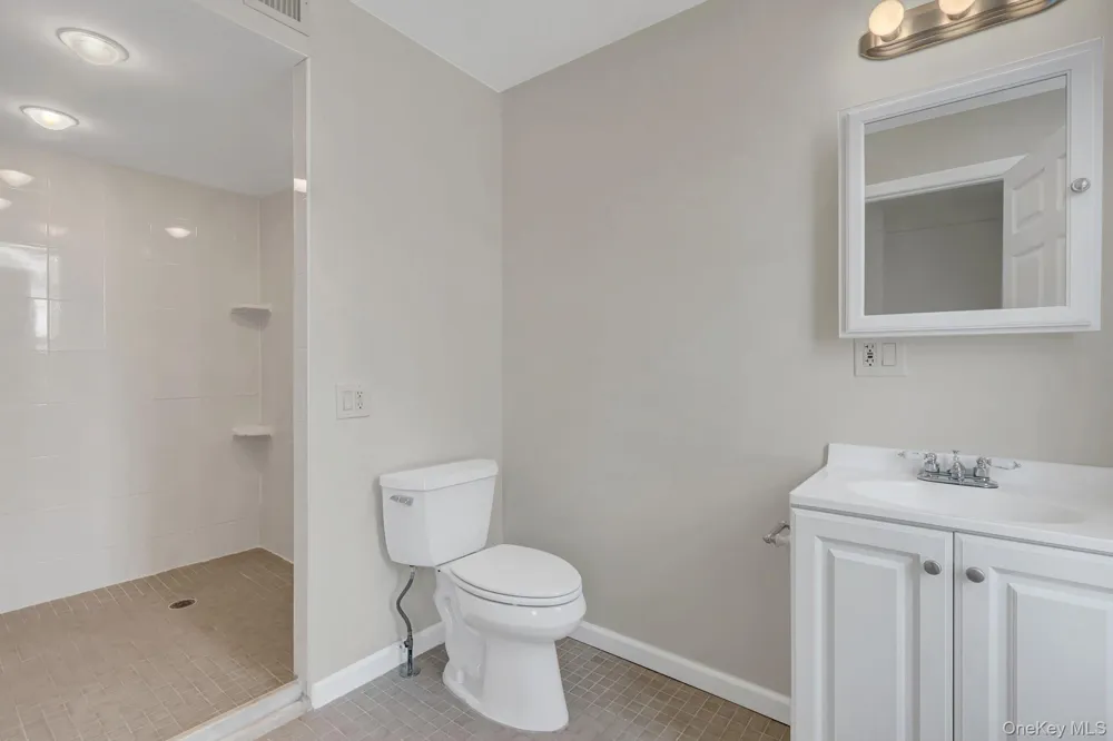 5 Columbia Street Farmingdale, NY 11735