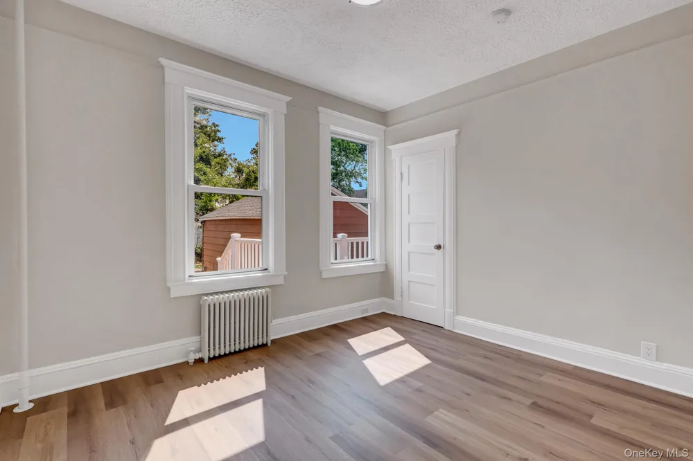 5 Columbia Street Farmingdale, NY 11735