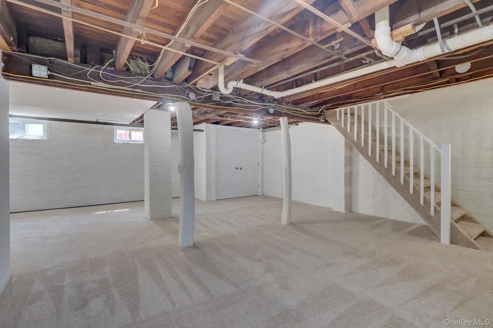 5 Columbia Street Farmingdale, NY 11735